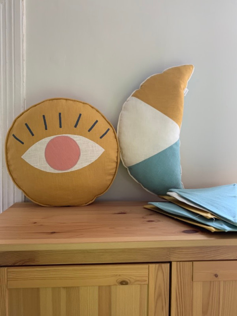 Mustard-colored linen pillow "Sole e Luna"