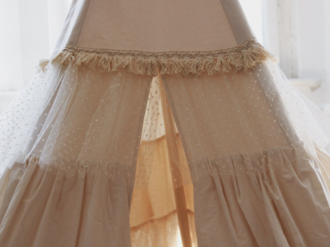 Namiot tipi z falbanami "Shabby chic"