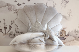 Velvet shell pillow "Silver pearl"