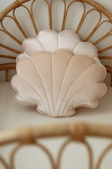 Velvet shell pillow "Apricot pearl"