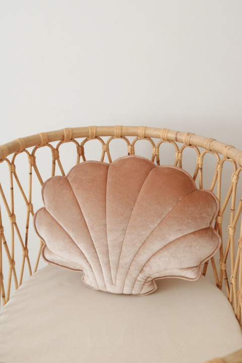 Velvet shell pillow "Beige pearl"