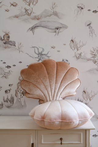 Velvet shell pillow "Beige pearl"