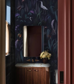 Calm Heron Purple Tapete von Wallcolors