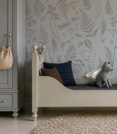 Tapeta Woodland Whisper Taupe od Wallcolors