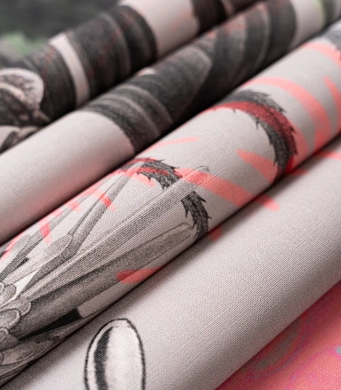 Tapeta Lady Medusa Gray od Wallcolors
