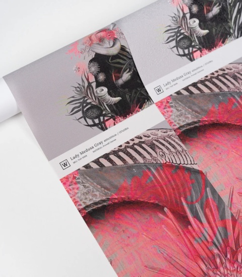 Tapeta Lady Medusa Gray od Wallcolors