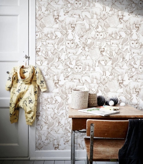 Tapeta Forest Friends Brown od Wallcolors