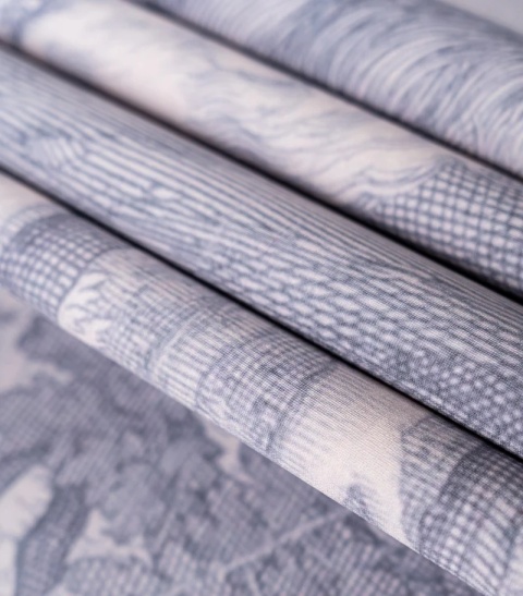 Tapeta Timeless Trees Blue od Wallcolors