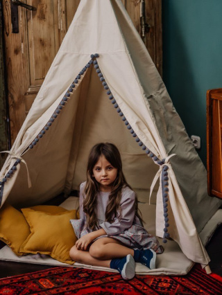 Teepee Creme mit grauem Pompom-Grün