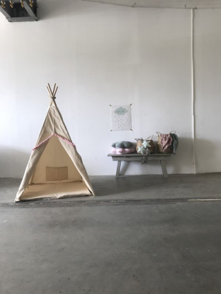 Teepee natural Tent with "pink Pompom"