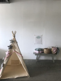 Namiot tipi naturalny z „różowymi pomponami”