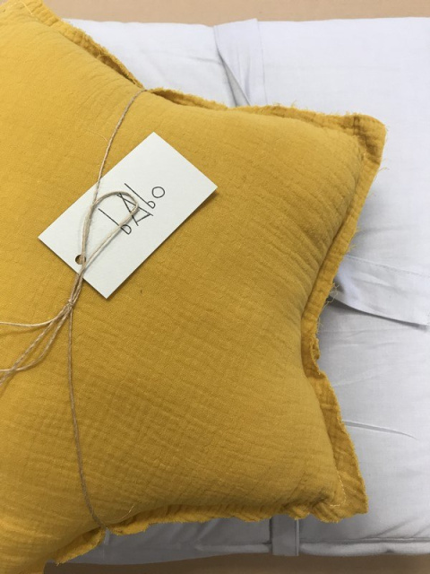 Mustard Star Pillow "musk"